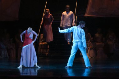 DNIPROPETROVSK, UKRAINE SEPTEMBER 25: Dnepropetrovsk Devlet Opera ve Bale Tiyatrosu üyeleri 25 Eylül 2012 'de Ukrayna' nın Dnipropetrovsk kentinde 