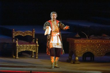 DNIPROPETROVSK, UKRAINE NOVEMBER 24: Dnepropetrovsk Devlet Opera ve Bale Tiyatrosu üyeleri 