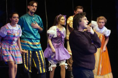 DNEPROPETROVSK, UKRAINE - 27 Mart: Dnepropetrovsk Devlet Tiyatrosu üyeleri 27 Mart 2008 'de Dnepropetrovsk, Ukrayna' da 