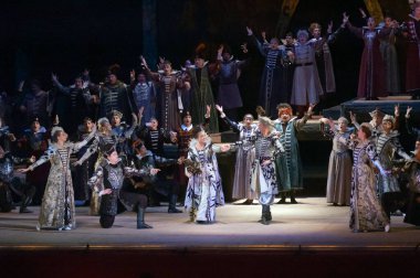 DNIPROPETROVSK, UKRAINE NOVEMBER 24: Dnepropetrovsk Devlet Opera ve Bale Tiyatrosu üyeleri 