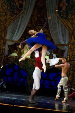 DNIPROPETROVSK, UKRAINE - 23 Ekim: Le Corsaire balesi Dnepropetrovsk Opera ve Bale Tiyatrosu tarafından 23 Ekim 2011 'de Dnipropetrovsk, Ukrayna' da sahnelendi..