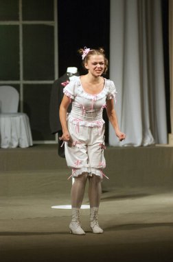 DNEPROPETROVSK, UKRAINE - 15 ARALIK: Dnepropetrovsk Devlet Tiyatrosu üyeleri 15 Aralık 2011 'de Dnepropetrovsk, Ukrayna' da 