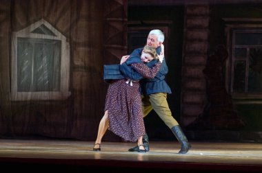 DNEPROPETROVSK, UKRAINE - 12 Mayıs: Dnepropetrovsk Devlet Opera ve Bale Tiyatrosu üyeleri 12 Mayıs 2011 'de Dnepropetrovsk, Ukrayna' da 