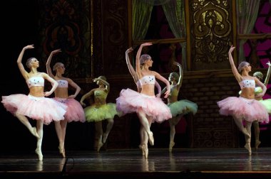 DNIPROPETROVSK, UKRAINE - 23 Ekim: Le Corsaire balesi Dnepropetrovsk Opera ve Bale Tiyatrosu tarafından 23 Ekim 2011 'de Dnipropetrovsk, Ukrayna' da sahnelendi..