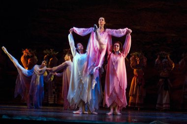 DNIPROPETROVSK, UKRAINE - 25 Mart 2011 Dnipropetrovsk, Ukrayna 'da Dnepropetrovsk Opera ve Bale Tiyatrosu tarafından sahnelenen yaşam balesi.