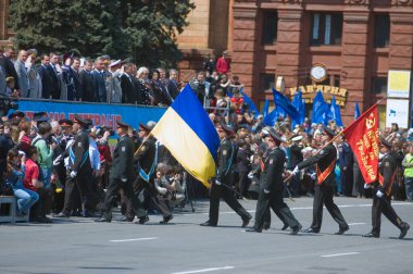 DNEPROPETROVSK, UKRAINE - 9 Mayıs: 2. Dünya Savaşı Zafer Günü 'nü kutlamak için 9 Mayıs 2011 DNEPROPETROVSK, UKRAINE
