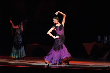 DNEPROPETROVSK, UKRAINE - 13 Haziran: Dnepropetrovsk Devlet Opera ve Bale Tiyatrosu üyeleri 13 Haziran 2012 'de Dnepropetrovsk, Ukrayna' da 