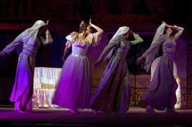 DNEPROPETROVSK, UKRAINE - 22 Mayıs: Dnepropetrovsk Devlet Tiyatrosu üyeleri 2 Mayıs 2009 'da Dnepropetrovsk, Ukrayna' da 