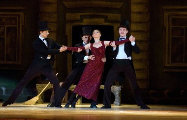 DNEPROPETROVSK, UKRAINE - 12 Mayıs: Dnepropetrovsk Devlet Opera ve Bale Tiyatrosu üyeleri 12 Mayıs 2011 'de Dnepropetrovsk, Ukrayna' da 