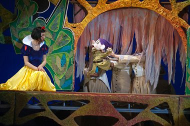 DNIPROPETROVSK, UKRAINE JANUARY 5: Dnepropetrovsk Devlet Opera ve Bale Tiyatrosu üyeleri 5 Ocak 2011 'de Dnipropetrovsk, Ukrayna' da 