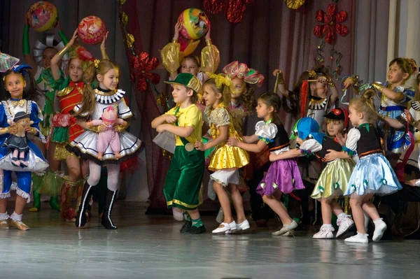 Dnepropetrovsk Ukrajina Června Neidentifikované Děti Věku Let Předvádějí Června 2011 — Stock fotografie