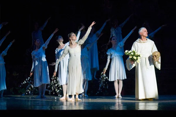 Dnepropetrovsk Ukrajna Április Dnyipropetrovszki Opera Balett Színház Tagjai Rómeó Júliát — Stock Fotó