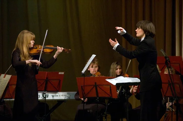 Dnipropetrovsk Ukraine February Violinist Bohdana Pivnenko Symphonic Orchestra Main Conductor — стоковое фото