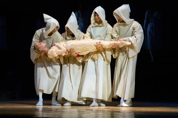 Dnepropetrovsk Ukraine April Members Dnepropetrovsk State Opera Ballet Theatre Perform — Stock Photo, Image