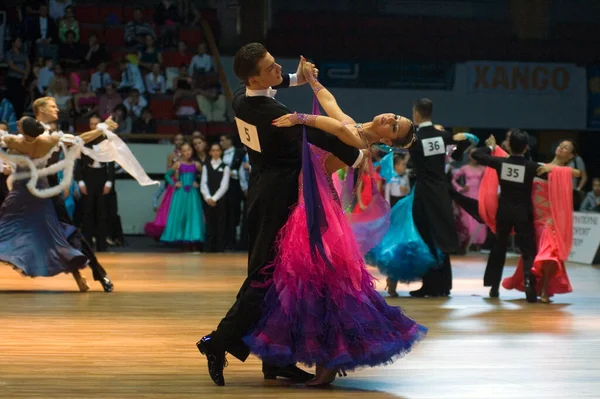 Dnipropetrovsk Ucrânia Setembro Casal Dança Não Identificado Uma Pose Dança — Fotografia de Stock