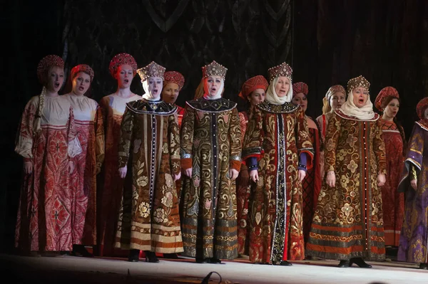 Dnipropetrowsk Ukraine Styczeń Członkowie Dniepropietrowskiego Państwowego Teatru Opery Baletu Wykonują — Zdjęcie stockowe