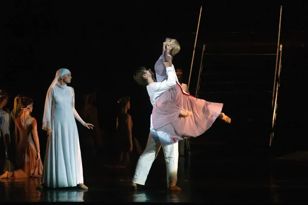 Dnipropetrovsk Ukraine September Members Dnepropetrovsk State Opera Ballet Theatre Perform — Stock Photo, Image