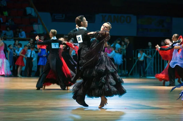 Dniprovsk Ukraine Σεπτεμβριου Ένα Αταυτοποίητο Ζευγάρι Χορού Μια Χορευτική Στάση — Φωτογραφία Αρχείου