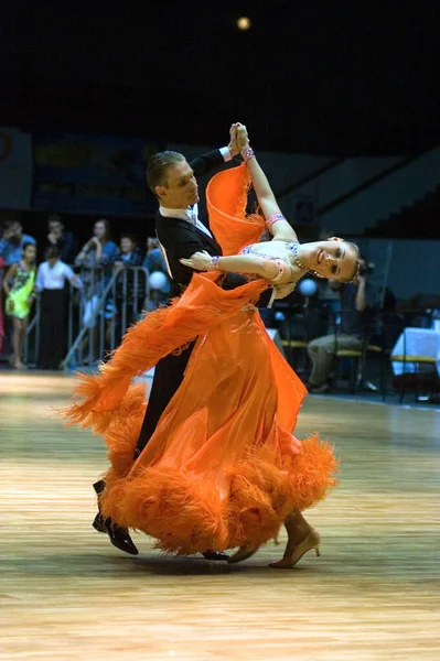 Dnipropetrovsk Ucraina Settembre Una Coppia Danza Non Identificata Posa Ballo — Foto Stock