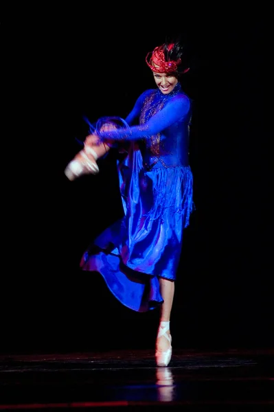 Dnipropetrovsk Ukraineエイプリル28 アナスタシア ヴォロチコワが2010年4月28日にウクライナのドニプロペトロフスクで開催されたオペラとバレエ劇場でのラブバレエについての短い物語の中で演奏 — ストック写真