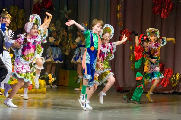 Dnepropetrovsk Ukraine Czerwca Niezidentyfikowane Dzieci Lat Spektaklu Muzycznego Neznaika Dniu — Zdjęcie stockowe
