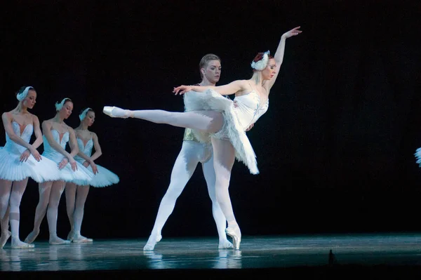 Dnipropetrovsk Ukraine April Zwanenmeer Ballet Uitgevoerd Door Dnepropetrovsk Opera Ballet — Stockfoto