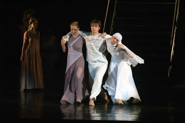 Dnipropetrovsk Ukraine September Members Dnepropetrovsk State Opera Ballet Theatre Perform — Stock Photo, Image