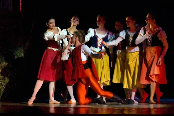 Dnepropetrovsk Ukraine April Medlemmar Dnepropetrovsk State Opera Och Balett Theatre — Stockfoto