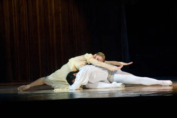 Dnepropetrovsk Ukraine Kwiecień Członkowie Dniepropietrowskiego Teatru Opery Baletu Wykonują Romeo — Zdjęcie stockowe