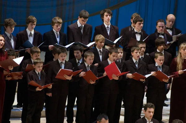 DNIPROPETROVSK, UKRAINE MARCH 12: Rus Drama Tiyatrosu kumpanyası tarafından 12 Mart 2011 'de Dnepropetrovsk, Ukrayna' da gerçekleştirilen televizyon müdahalesi. 