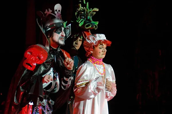 Dnepropetrovsk Ukraine Styczeń Członkowie Państwowego Rosyjskiego Teatru Dramatycznego Dniepropietrowsku Wykonują — Zdjęcie stockowe
