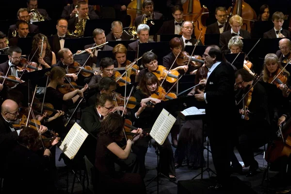 DNEPROPETROVSK, UKRAINE-ECTOBER 31: Moskova Devlet Akademik Senfoni Orkestrası