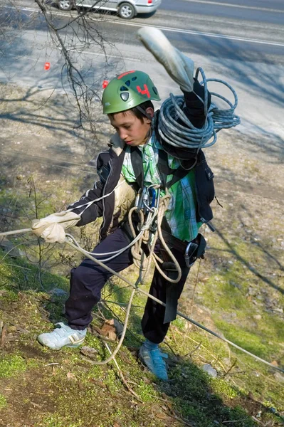 Dnepropetrovsk Ucrânia Abril Menino Ucraniano Ação Durante Competições Montanhismo Urbano — Fotografia de Stock