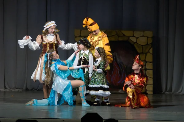 Dnepropetrovsk Ucrania Mayo Niños Identificados Cuatro Años Realizan Espectáculo Musical —  Fotos de Stock