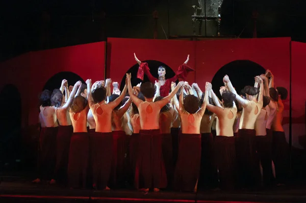 Dnepropetrovsk Ukraine Listopad Członkowie Państwowego Teatru Opery Baletu Dniepropietrowsku Wykonują — Zdjęcie stockowe