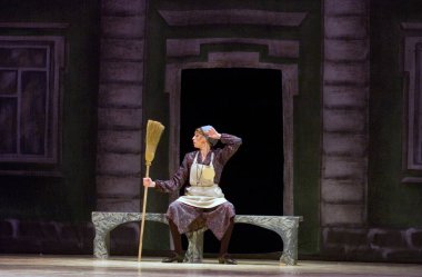 DNEPROPETROVSK, UKRAINE - 12 Mayıs: Dnepropetrovsk Devlet Opera ve Bale Tiyatrosu üyeleri 12 Mayıs 2011 'de Dnepropetrovsk, Ukrayna' da 