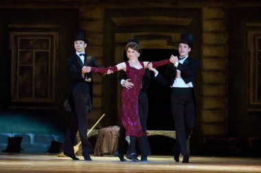 DNEPROPETROVSK, UKRAINE - 12 Mayıs: Dnepropetrovsk Devlet Opera ve Bale Tiyatrosu üyeleri 12 Mayıs 2011 'de Dnepropetrovsk, Ukrayna' da 