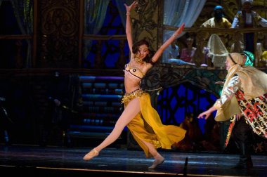 DNIPROPETROVSK, UKRAINE - 23 Ekim: Le Corsaire balesi Dnepropetrovsk Opera ve Bale Tiyatrosu tarafından 23 Ekim 2011 'de Dnipropetrovsk, Ukrayna' da sahnelendi..