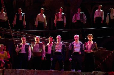 DNIPROPETROVSK, UKRAINE 3 Haziran: Dnepropetrovsk Devlet Opera ve Bale Tiyatrosu üyeleri 3 Haziran 2011 'de Dnipropetrovsk, Ukrayna' da 
