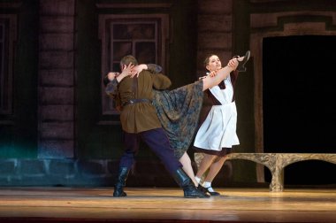 DNEPROPETROVSK, UKRAINE - 12 Mayıs: Dnepropetrovsk Devlet Opera ve Bale Tiyatrosu üyeleri 12 Mayıs 2011 'de Dnepropetrovsk, Ukrayna' da 