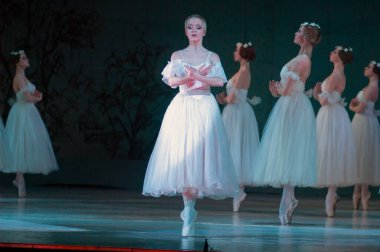 DNEPROPETROVSK, UKRAINE - 25 Mart: Dnepropetrovsk Devlet Opera ve Bale Tiyatrosu üyeleri 25 Mart 2012 'de Dnepropetrovsk, Ukrayna' da 