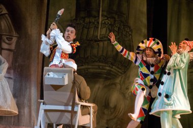 DNIPROPETROVSK, UKRAINE 25 HAZİRAN: Dnepropetrovsk Devlet Opera ve Bale Tiyatrosu üyeleri 25 Haziran 2011 'de Ukrayna' nın Dnipropetrovsk kentinde 