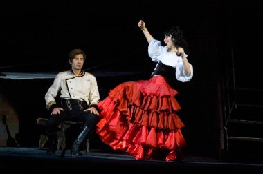 DNIPROPETROVSK, UKRAINE 3 Haziran: Dnepropetrovsk Devlet Opera ve Bale Tiyatrosu üyeleri 3 Haziran 2011 'de Dnipropetrovsk, Ukrayna' da 