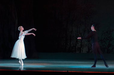 DNEPROPETROVSK, UKRAINE - 25 Mart: Dnepropetrovsk Devlet Opera ve Bale Tiyatrosu üyeleri 25 Mart 2012 'de Dnepropetrovsk, Ukrayna' da 