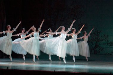 DNEPROPETROVSK, UKRAINE - 25 Mart: Dnepropetrovsk Devlet Opera ve Bale Tiyatrosu üyeleri 25 Mart 2012 'de Dnepropetrovsk, Ukrayna' da 