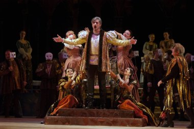 DNIPROPETROVSK, UKRAINE MAYIS 11: Dnepropetrovsk Devlet Opera ve Bale Tiyatrosu üyeleri 11 Mayıs 2012 'de Dnipropetrovsk, Ukrayna' da 