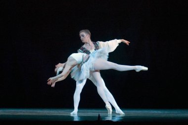 DNIPROPETROVSK, UKRAINE - 23 Nisan: Kuğu Gölü balesi Dnepropetrovsk Opera ve Bale Tiyatrosu tarafından 23 Nisan 2011 'de Dnipropetrovsk, Ukrayna' da sahnelendi.