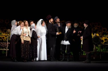 DNEPROPETROVSK, UKRAINE - NOVEMBER 28: Dnepropetrovsk Devlet Tiyatrosu üyeleri 28 Kasım 2009 'da Ukrayna' nın başkenti Dnepropetrovsk 'ta 