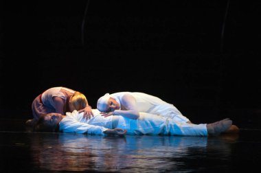 DNIPROPETROVSK, UKRAINE SEPTEMBER 25: Dnepropetrovsk Devlet Opera ve Bale Tiyatrosu üyeleri 25 Eylül 2012 'de Ukrayna' nın Dnipropetrovsk kentinde 