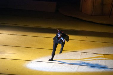 DNEPROPETROVSK, UKRAINE - 13 Ocakta Ukrayna 'nın Dnepropetrovsk şehrinde 13 Ocak 2012' de Dnepropetrovsk Opera ve Bale Tiyatrosu tarafından sahnelenen Noel balesinden bir gece önce 